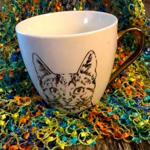 Cambridge Limited  Gold and White 16oz Coffee Mug- no chips or breaks